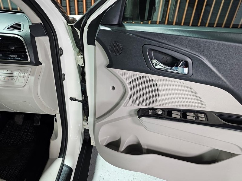 Mahindra XUV300 - Mit Mak Motors - Image 8