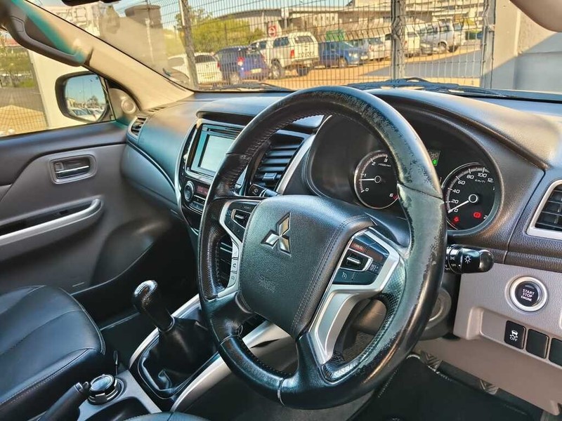 Mitsubishi Triton - King Cars Bellville/Vredekloof - Image 10