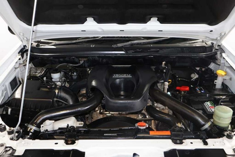 Isuzu D-Max - Bluebird Motors - Image 11