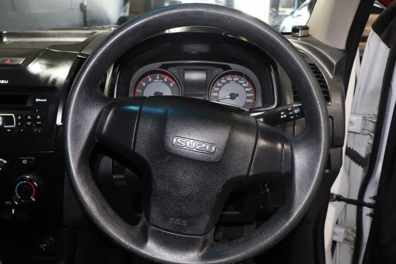Isuzu D-Max - Bluebird Motors - Image 9