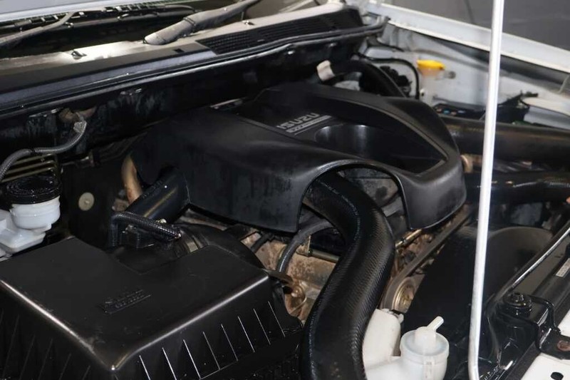 Isuzu D-Max - Bluebird Motors - Image 12