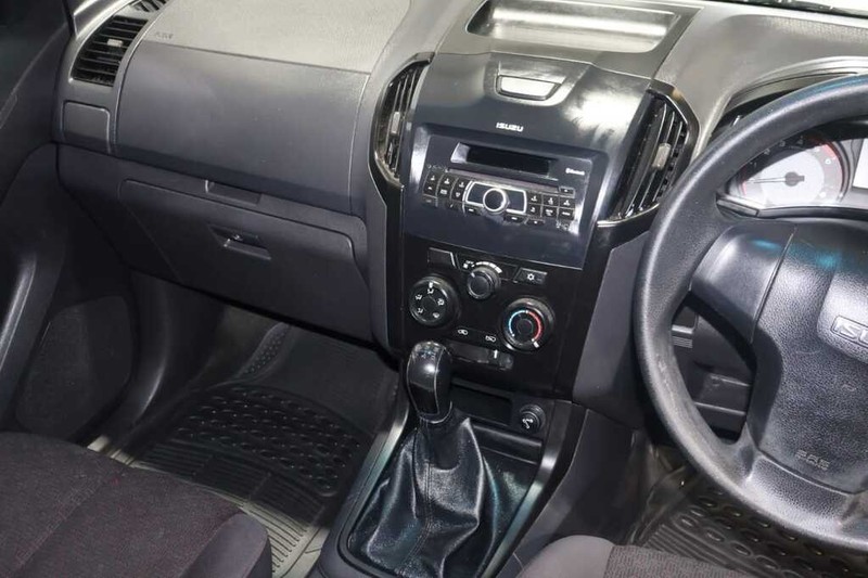Isuzu D-Max - Bluebird Motors - Image 8