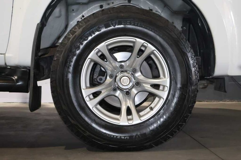Isuzu D-Max - Bluebird Motors - Image 17