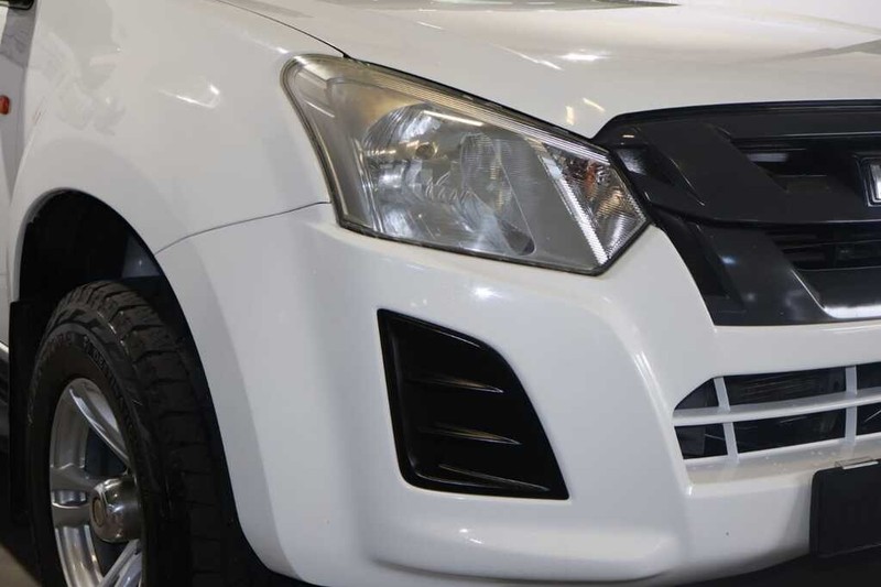 Isuzu D-Max - Bluebird Motors - Image 19