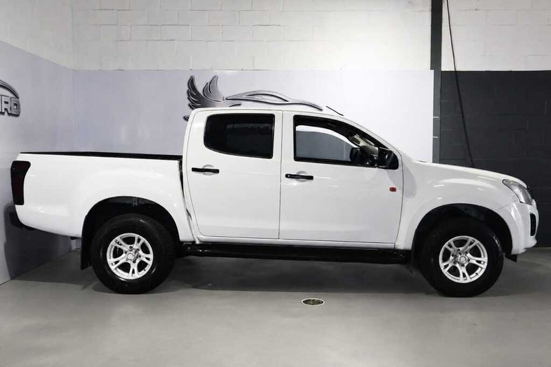 Isuzu D-Max - Bluebird Motors - Image 18