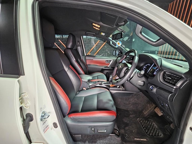 Toyota Fortuner - Mit Mak Motors - Image 9
