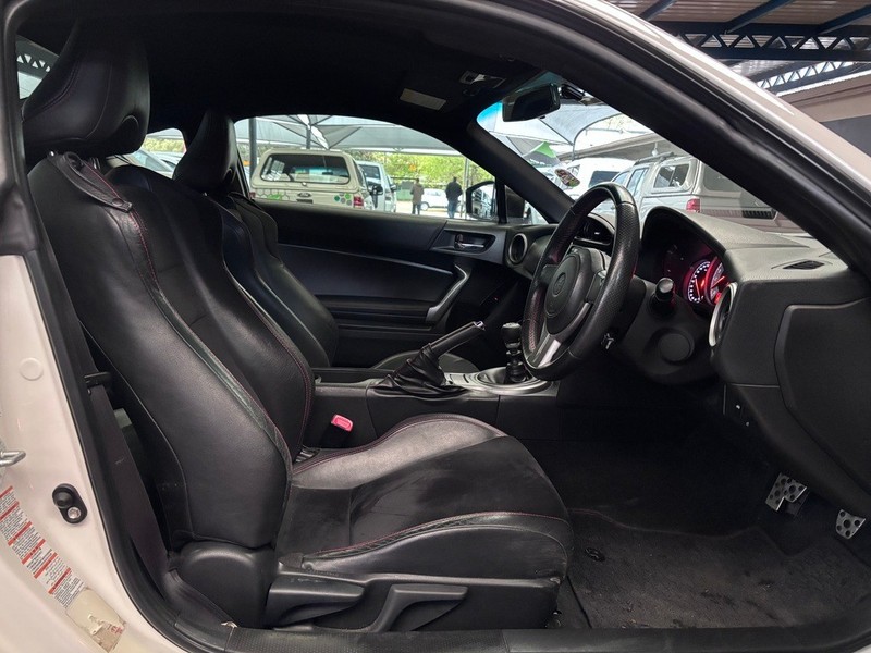 Toyota 86 - We Buy Bakkies - Image 11