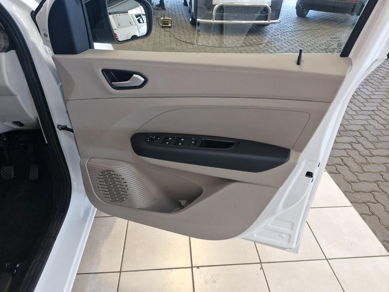 Renault Triber - Vaal Toyota Sasolburg - Image 13
