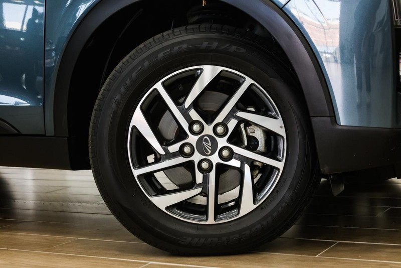 Mahindra XUV300 - Geely Hatfield - Image 2