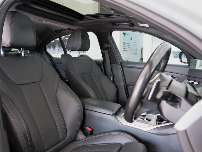 BMW 3 Series - Mazda Fourways - Image 9