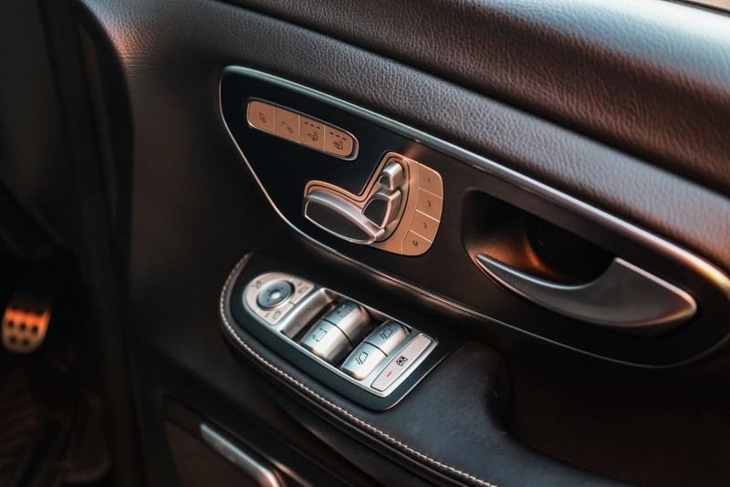 Mercedes-Benz V-class - Hatfield VW Commercial - Image 14