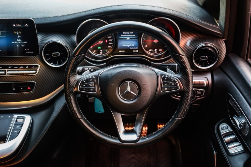 Mercedes-Benz V-class - Hatfield VW Commercial - Image 22