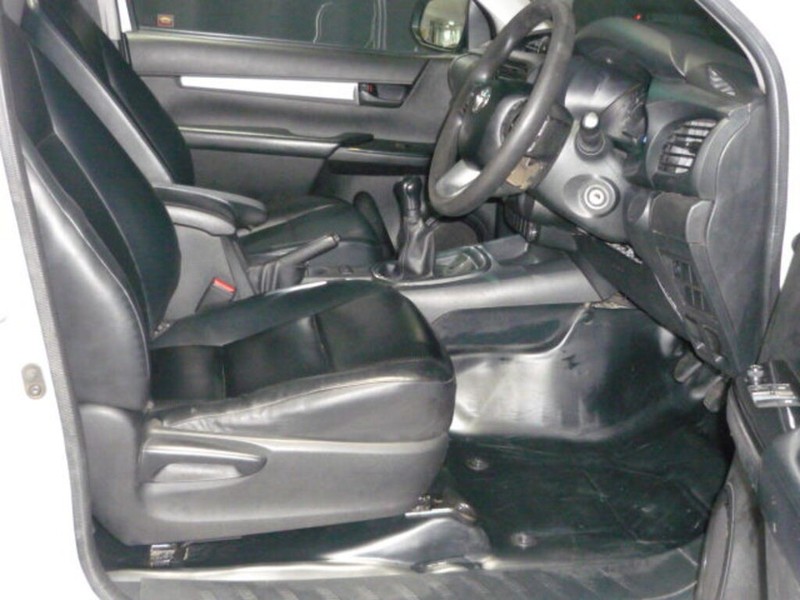 Toyota Hilux - LisaCars - Image 10