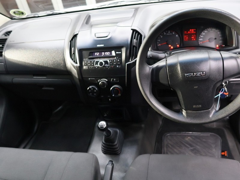 Isuzu D-Max - KING OF CARS - Image 9
