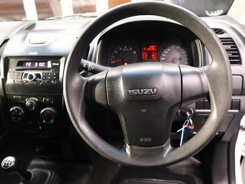 Isuzu D-Max - KING OF CARS - Image 11