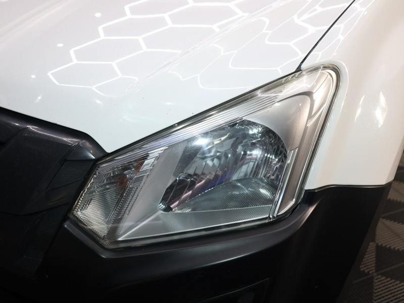 Isuzu D-Max - KING OF CARS - Image 12
