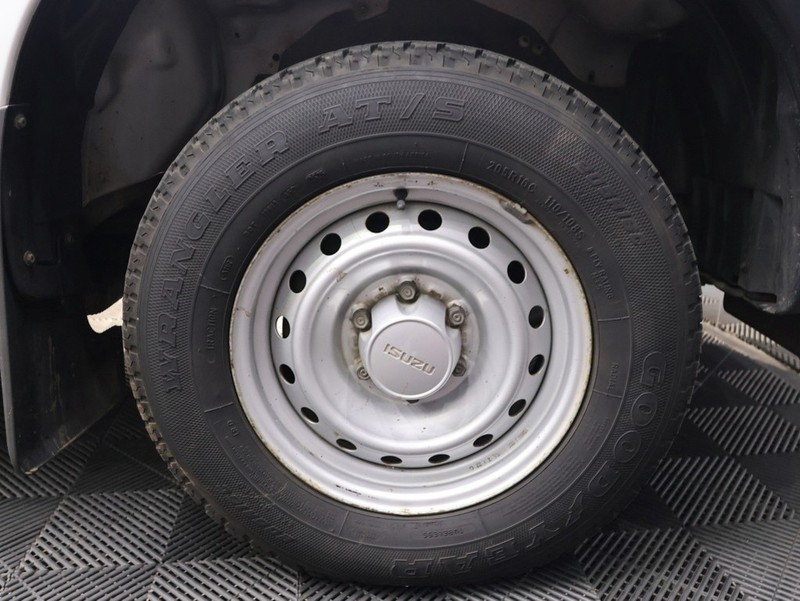 Isuzu D-Max - KING OF CARS - Image 13