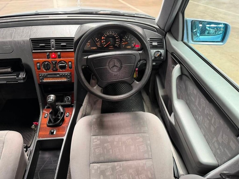 Mercedes-Benz C-class - Bakwena Auto Sales - Image 12