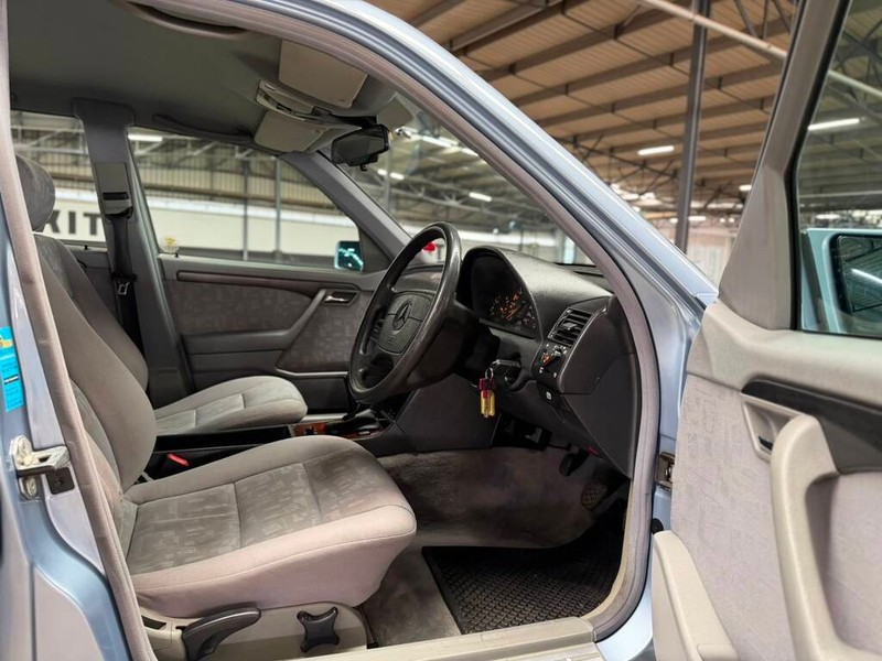 Mercedes-Benz C-class - Bakwena Auto Sales - Image 18