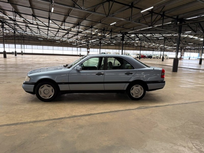 Mercedes-Benz C-class - Bakwena Auto Sales - Image 4