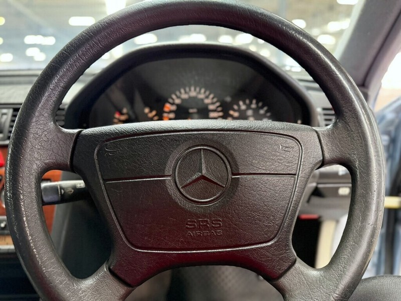 Mercedes-Benz C-class - Bakwena Auto Sales - Image 14