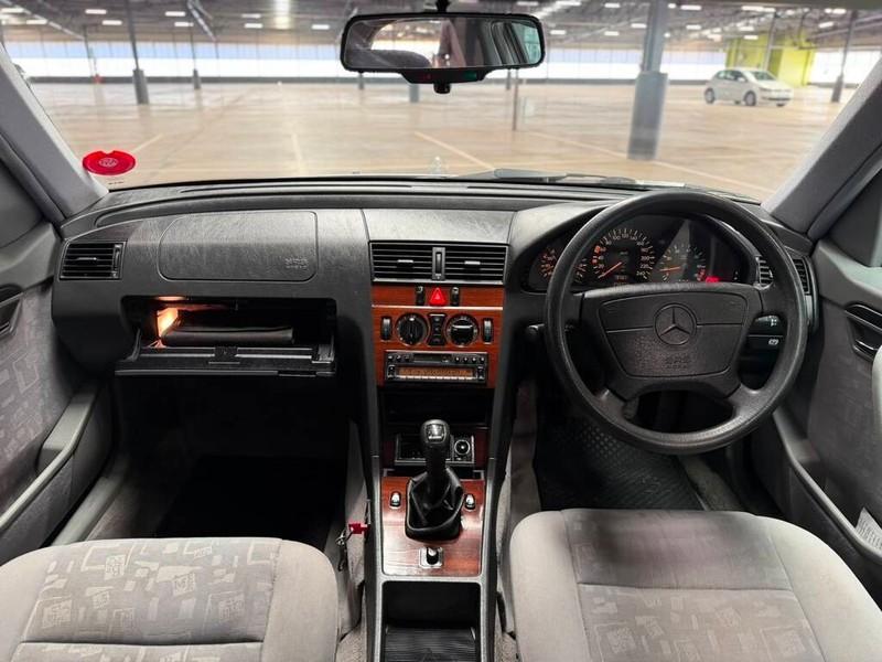 Mercedes-Benz C-class - Bakwena Auto Sales - Image 11