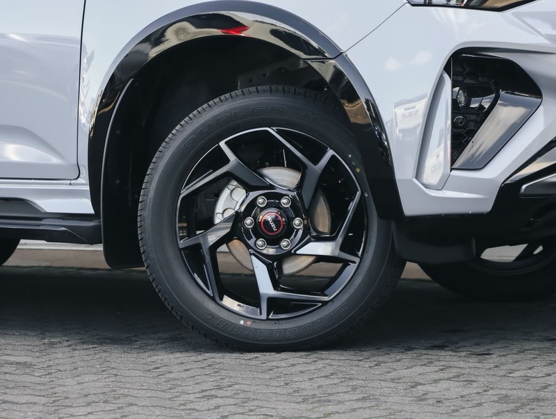 Isuzu MU-X - Isuzu Richards Bay - Image 2