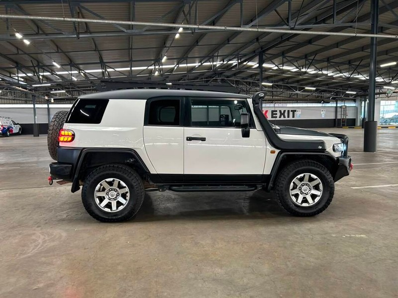 Toyota FJ Cruiser - Bakwena Auto Sales - Image 11