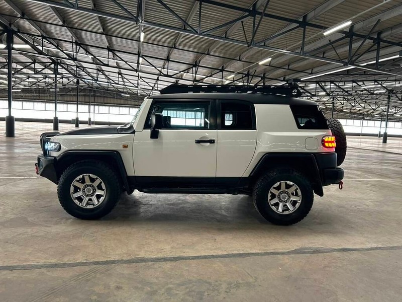 Toyota FJ Cruiser - Bakwena Auto Sales - Image 4