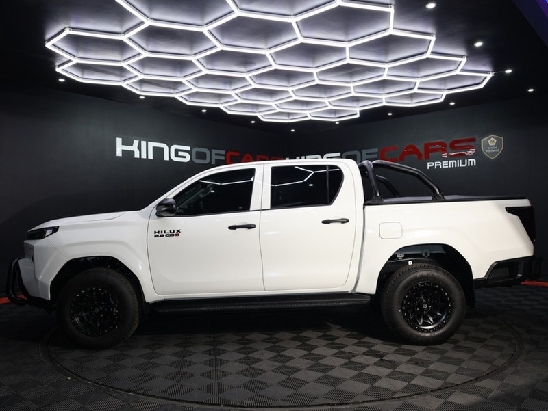 Toyota Hilux - KING OF CARS - Image 4