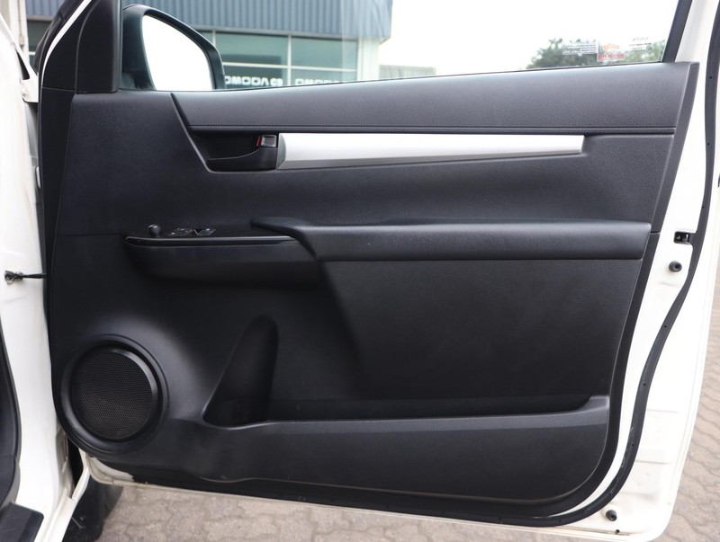 Toyota Hilux - Isuzu Richards Bay - Image 7