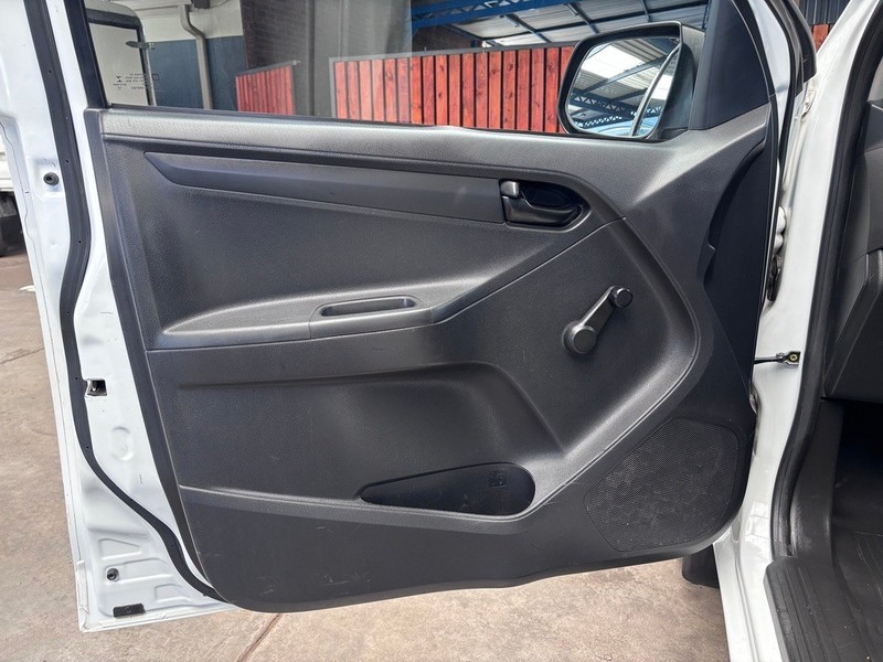 Isuzu KB - We Buy Bakkies - Image 11
