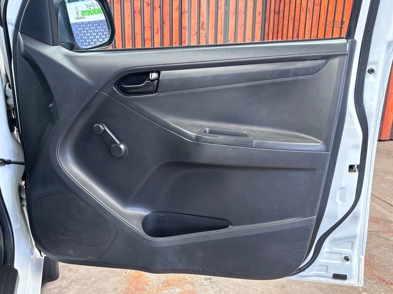Isuzu KB - We Buy Bakkies - Image 7