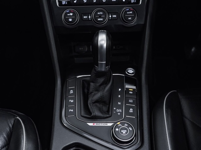 Volkswagen Tiguan Allspace - Chery Waterfall - Image 23