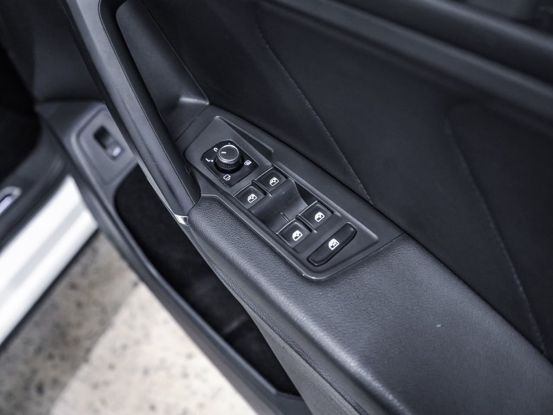Volkswagen Tiguan Allspace - Chery Waterfall - Image 27