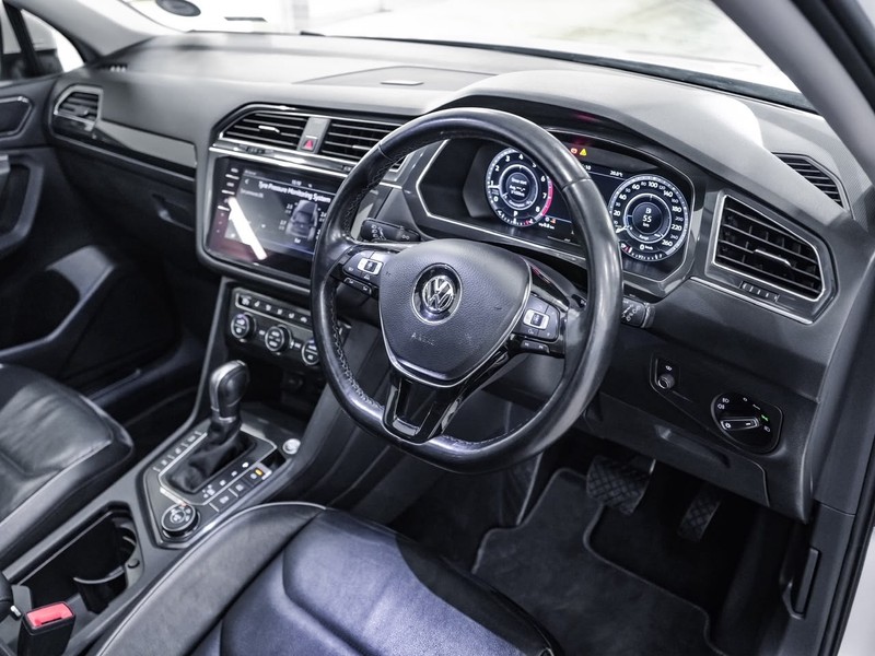 Volkswagen Tiguan Allspace - Chery Waterfall - Image 19