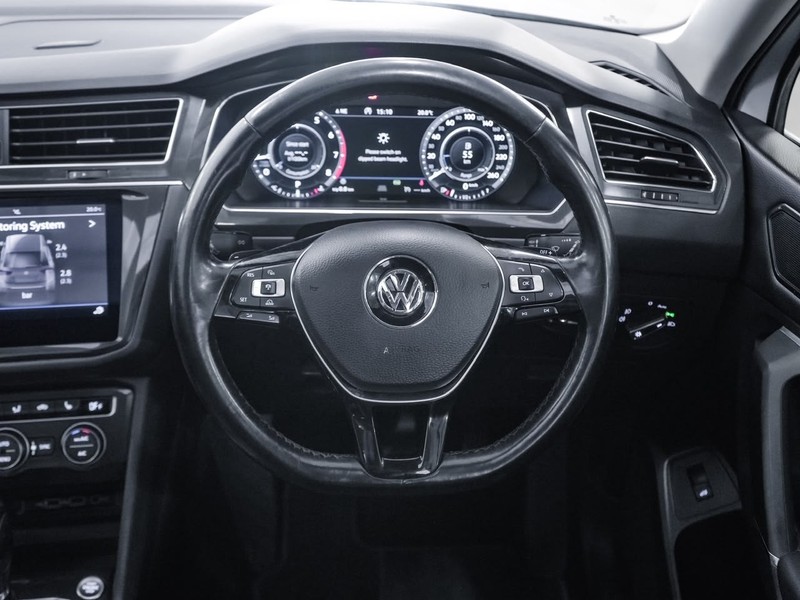 Volkswagen Tiguan Allspace - Chery Waterfall - Image 22