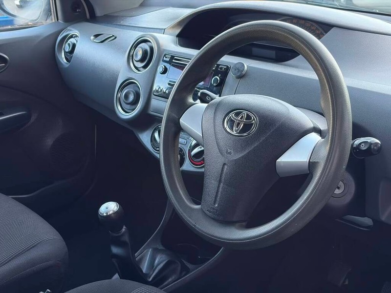 Toyota Etios - Authentique Autos - Image 9