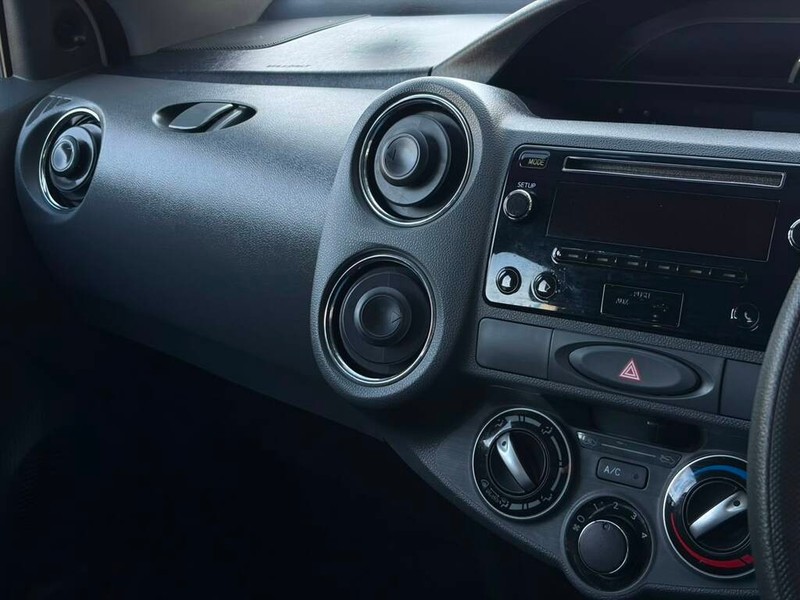 Toyota Etios - Authentique Autos - Image 14