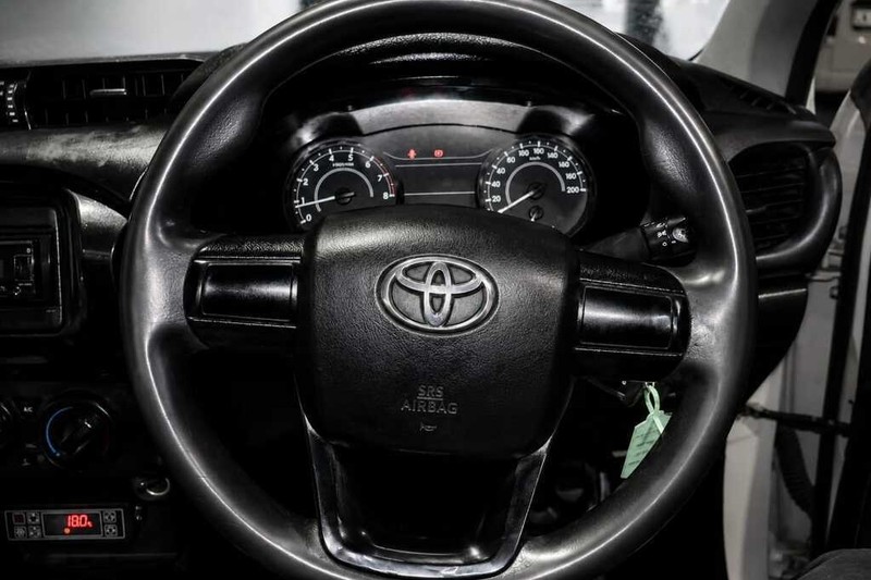 Toyota Hilux - Bluebird Motors - Image 9