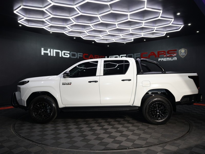 Toyota Hilux - KING OF CARS - Image 5