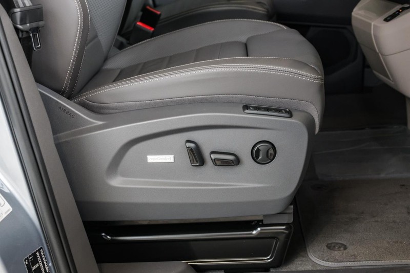 Volkswagen Caravelle - Hatfield VW Commercial - Image 8
