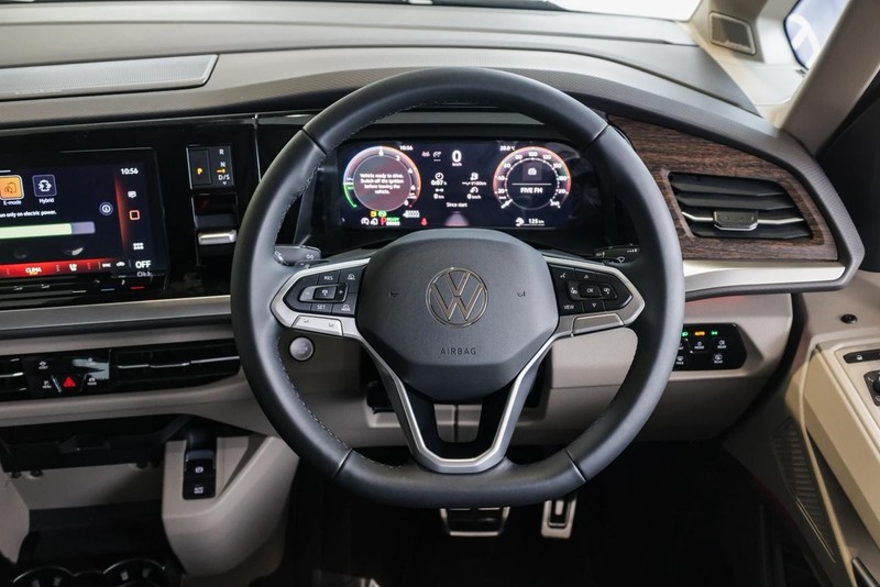 Volkswagen Caravelle - Hatfield VW Commercial - Image 18