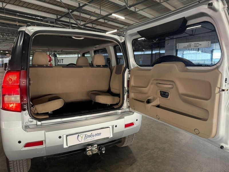 Mahindra TUV300 - Bakwena Auto Sales - Image 8