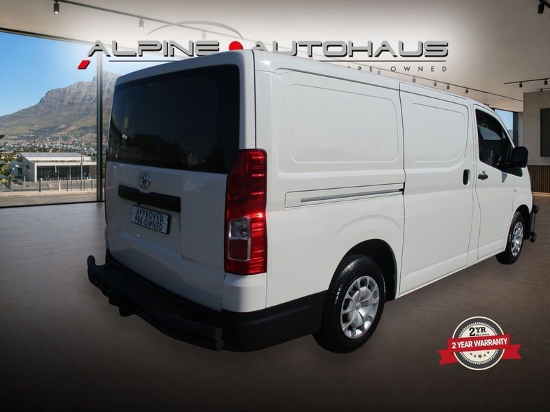 Toyota Quantum - Alpine Autohaus - Image 11