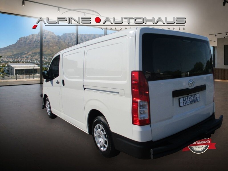 Toyota Quantum - Alpine Autohaus - Image 12