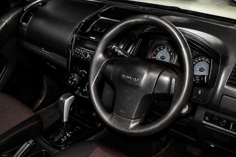 Isuzu D-Max - Bluebird Motors - Image 7