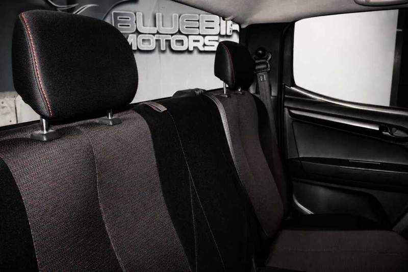 Isuzu D-Max - Bluebird Motors - Image 6