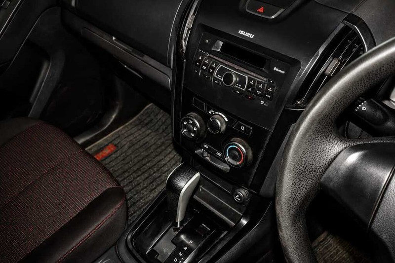 Isuzu D-Max - Bluebird Motors - Image 8