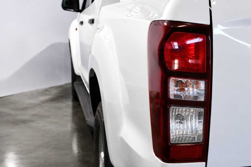 Isuzu D-Max - Bluebird Motors - Image 16